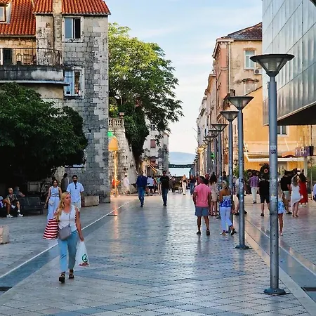 Marasovic & Deluxe Lägenhet Split