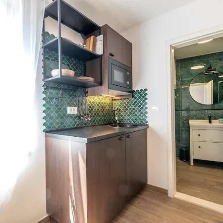 Marasovic & Deluxe *