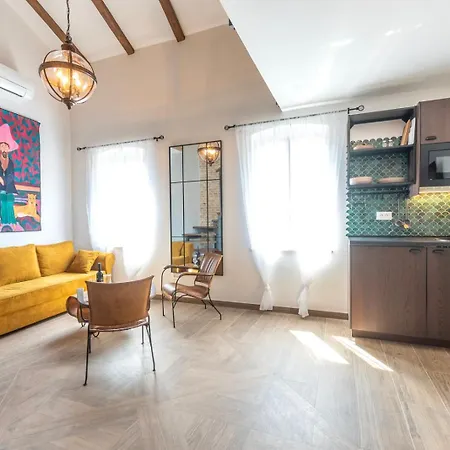 Marasovic & Deluxe شقة