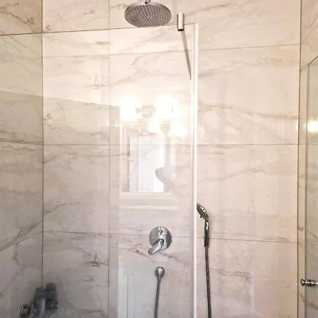 Marasovic & Deluxe شقة